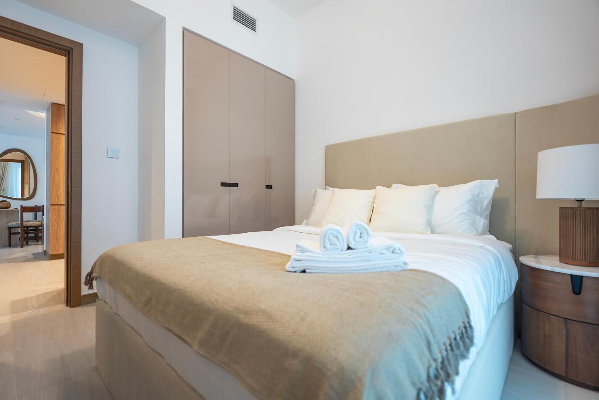Elegant 2-bedroom Apartment, Branded & Luxury Amenities Dubai
