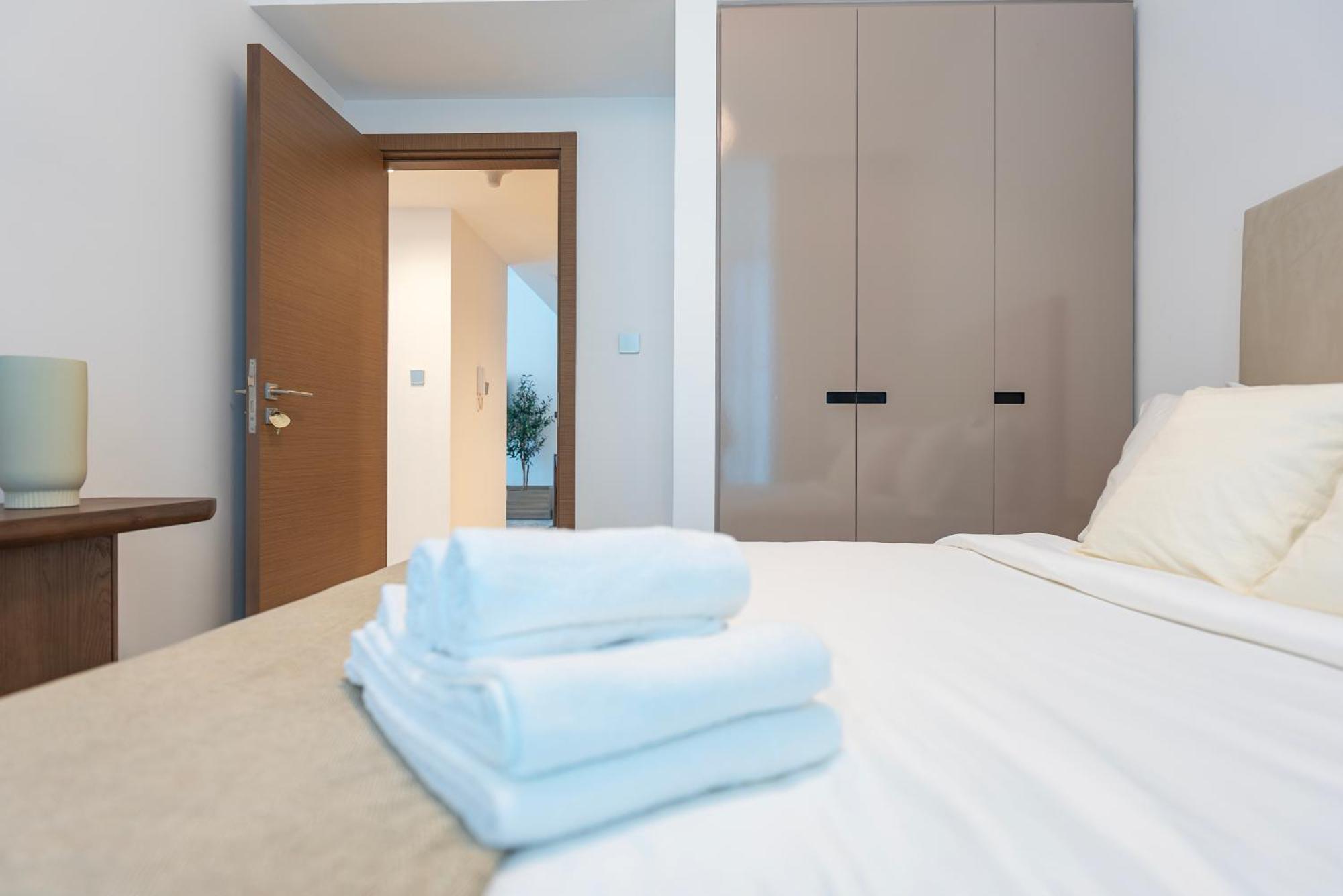 Elegant 2-bedroom Apartment, Branded & Luxury Amenities Dubai