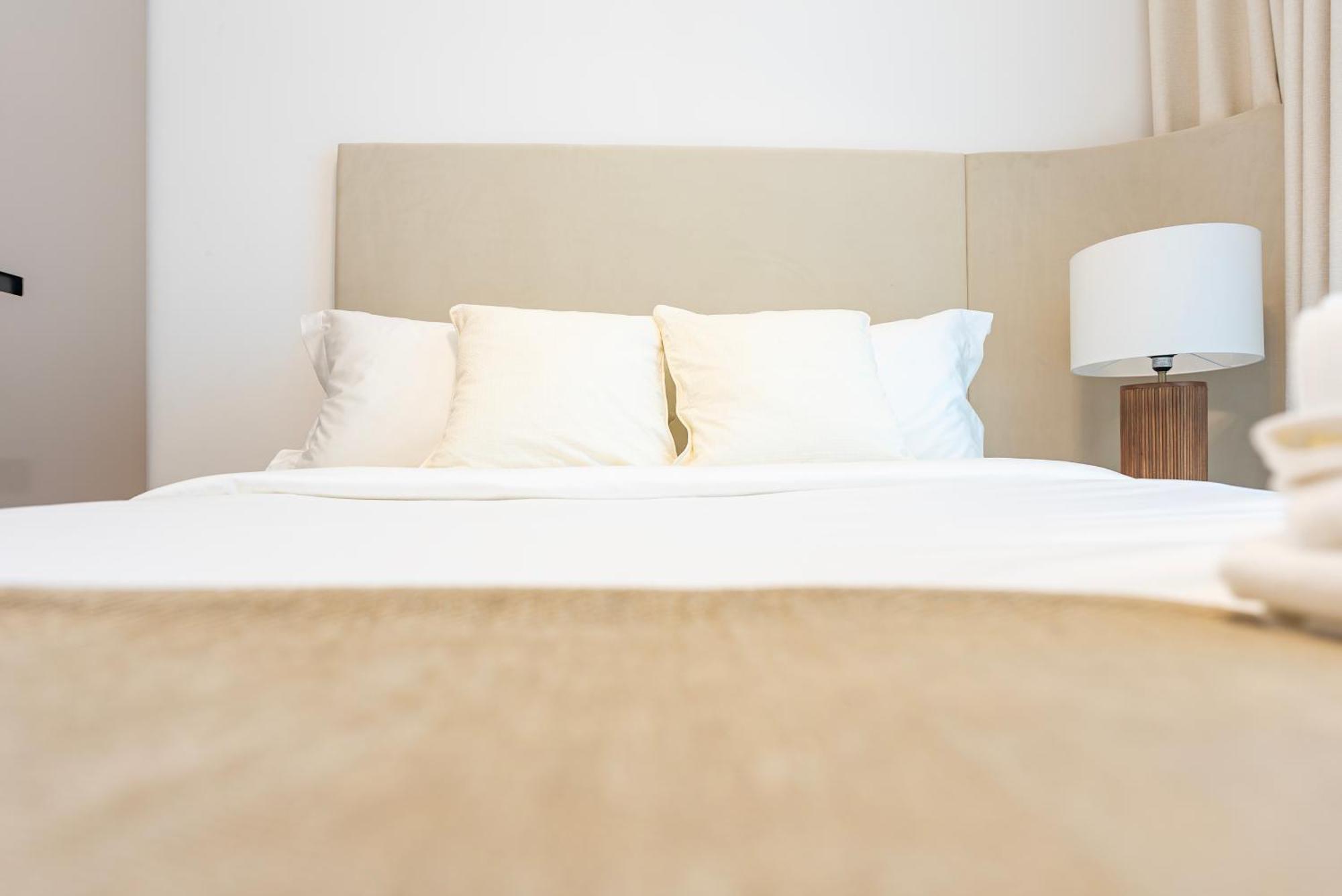 Elegant 2-bedroom Apartment, Branded & Luxury Amenities * Dubai