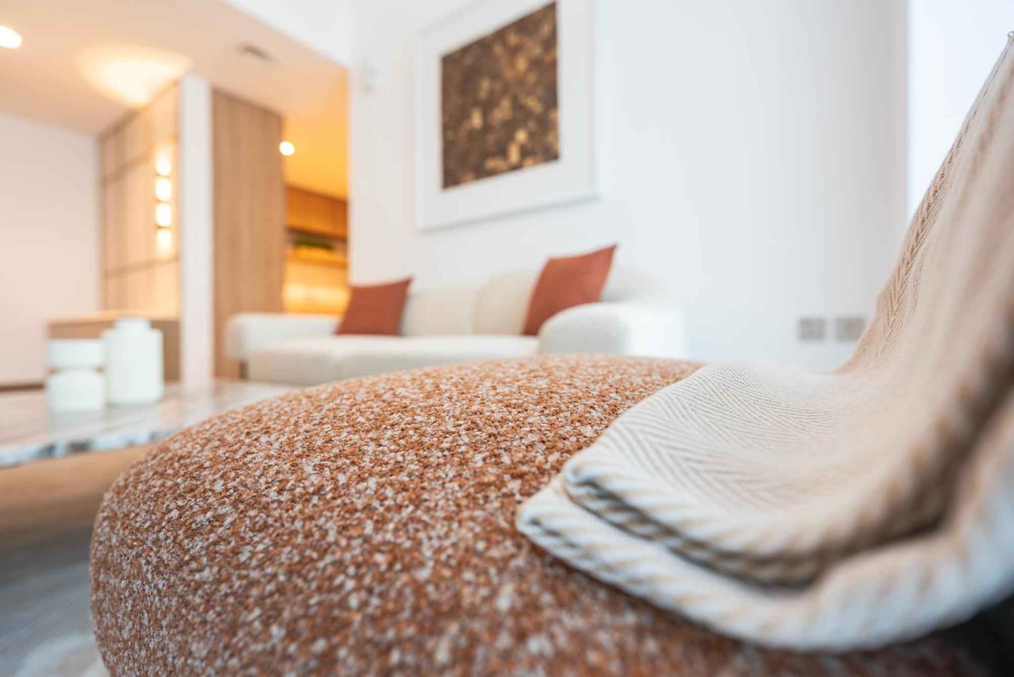 Elegant 2-bedroom Apartment, Branded & Luxury Amenities Dubai