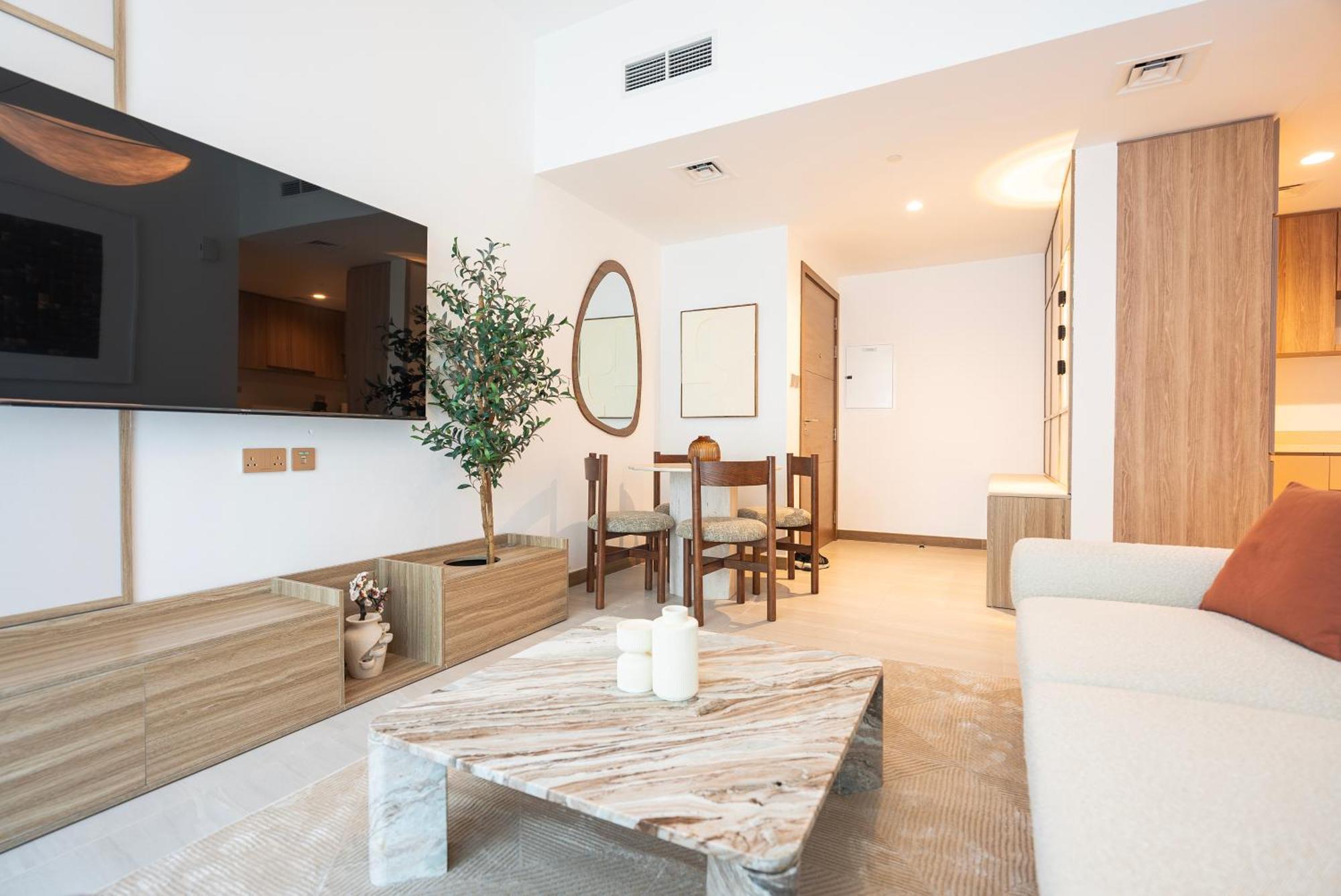Elegant 2-bedroom Apartment, Branded & Luxury Amenities *