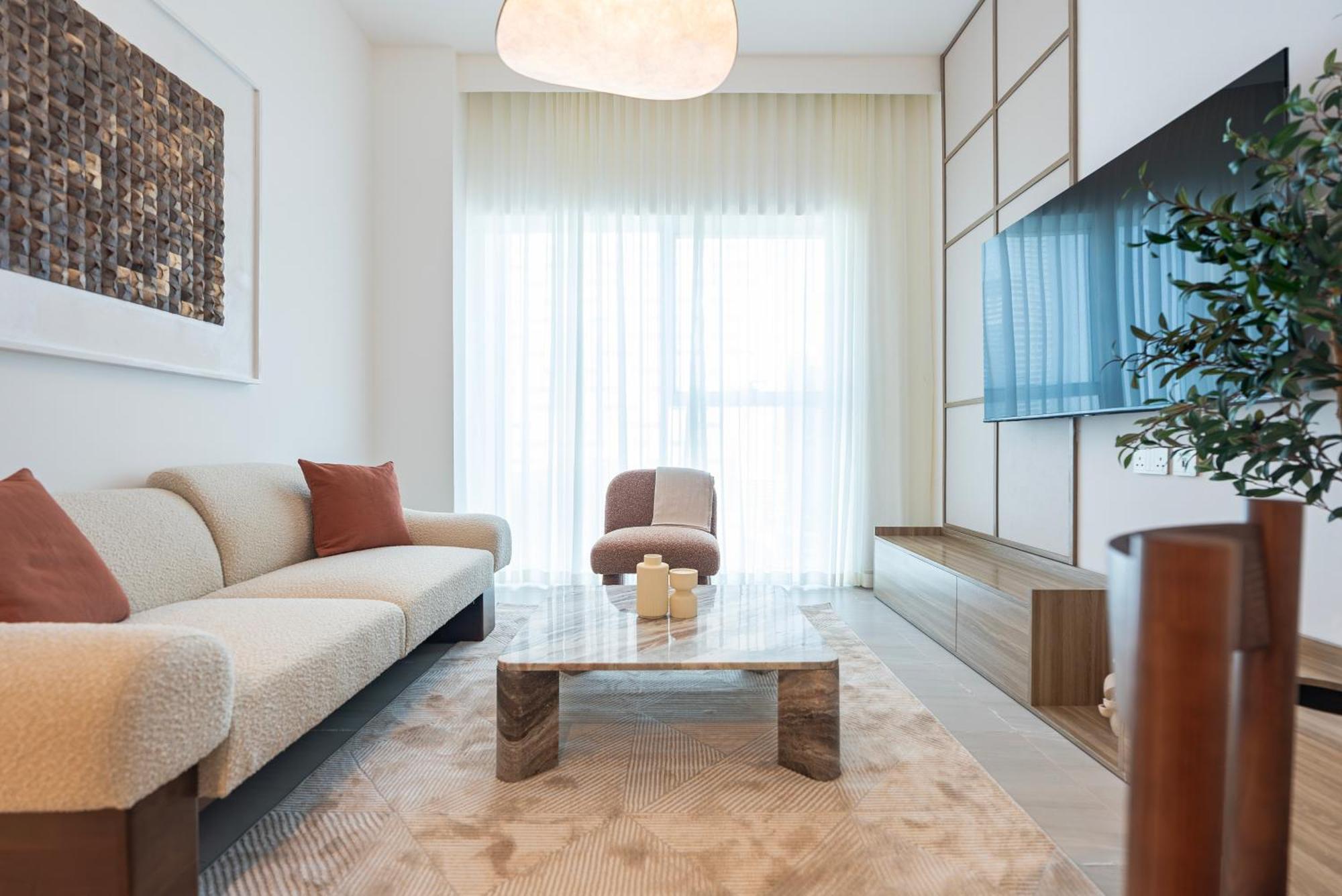 Elegant 2-bedroom Apartment, Branded & Luxury Amenities Dubai
