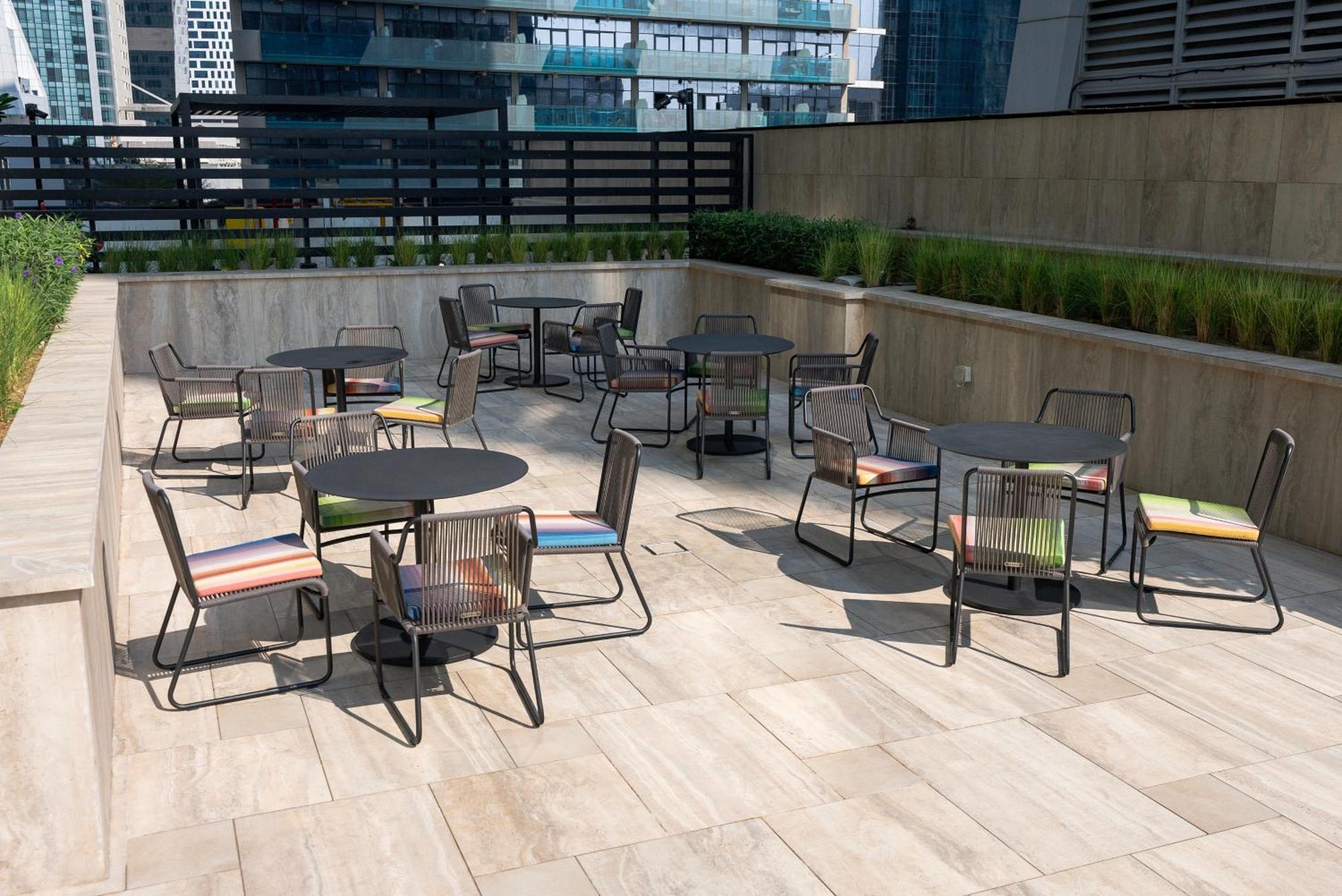 Apartment Elegant 2-bedroom Apartment, Branded & Luxury Amenities