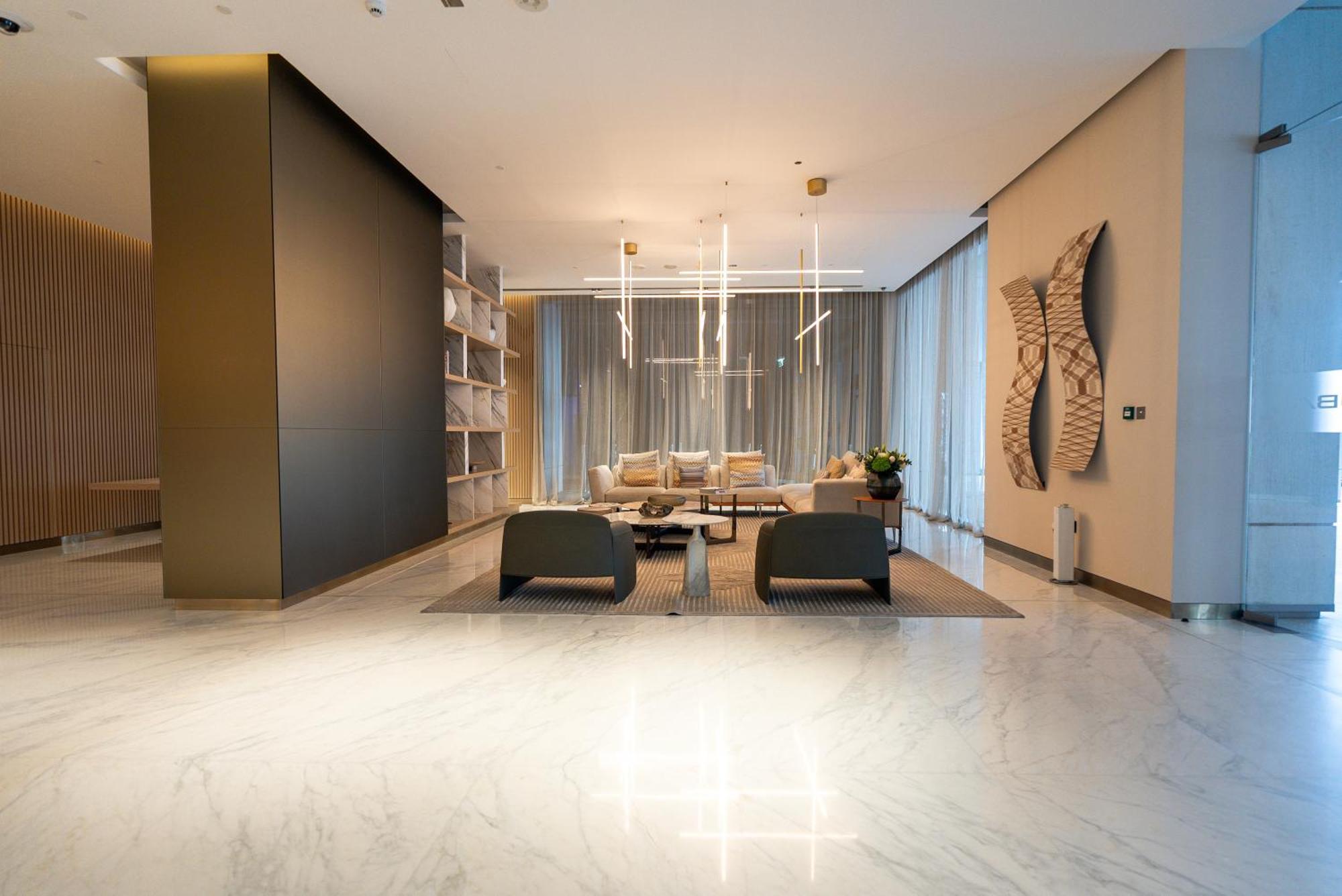 Elegant 2-bedroom Apartment, Branded & Luxury Amenities * Dubai