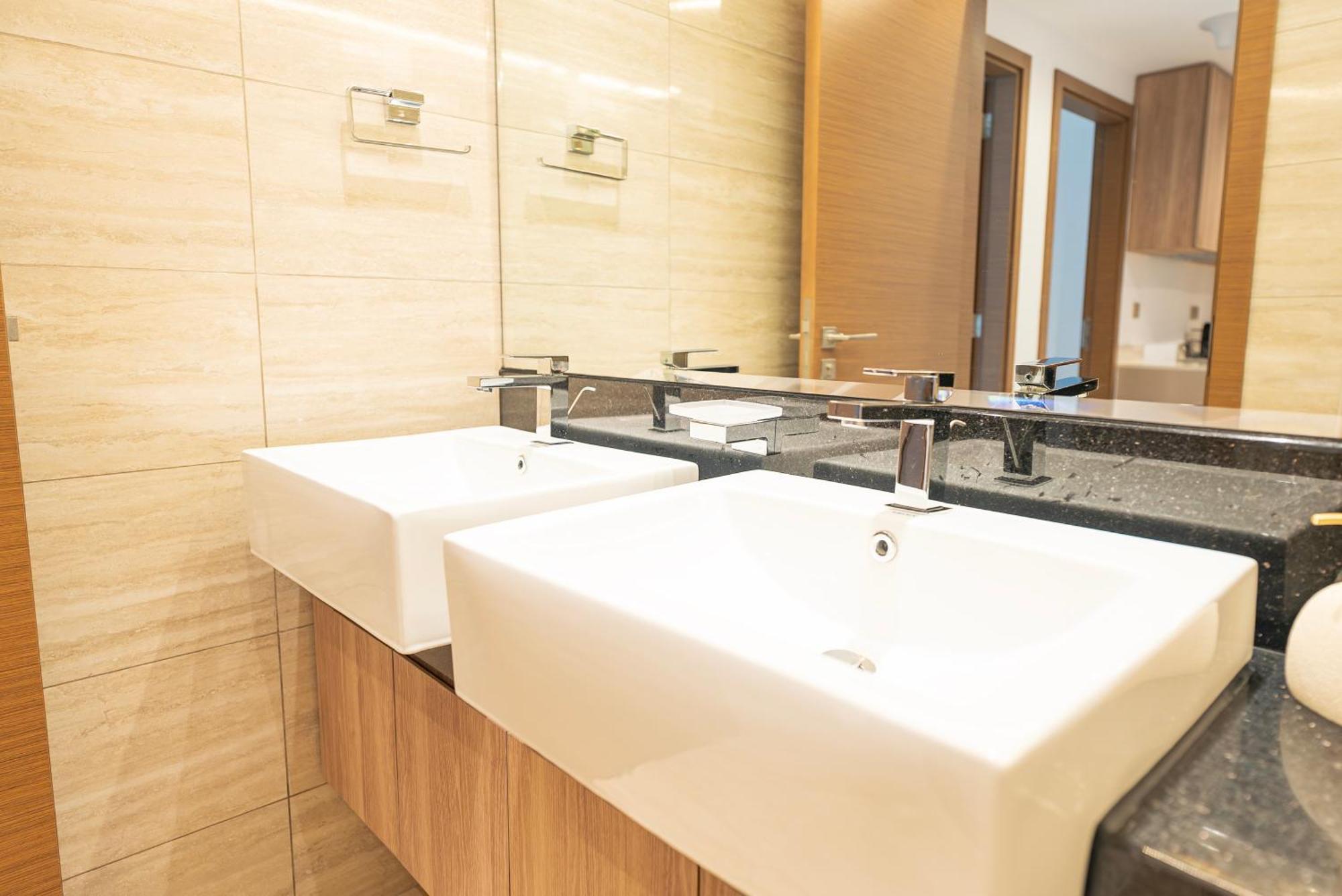 Elegant 2-bedroom Apartment, Branded & Luxury Amenities Dubai