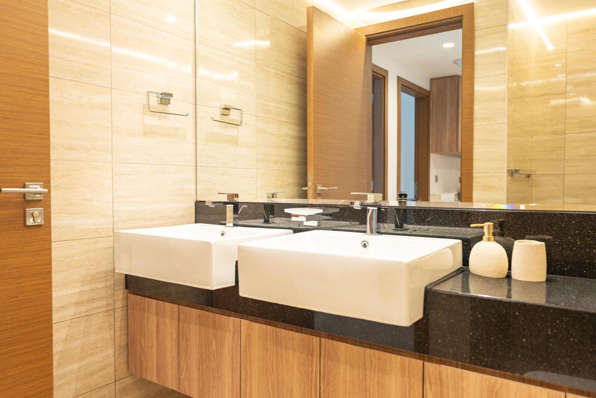 Apartment Elegant 2-bedroom Apartment, Branded & Luxury Amenities Dubai
