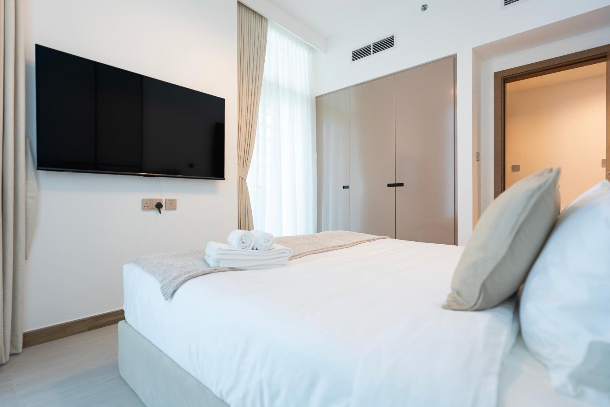 Elegant 2-bedroom Apartment, Branded & Luxury Amenities Apartment Dubai