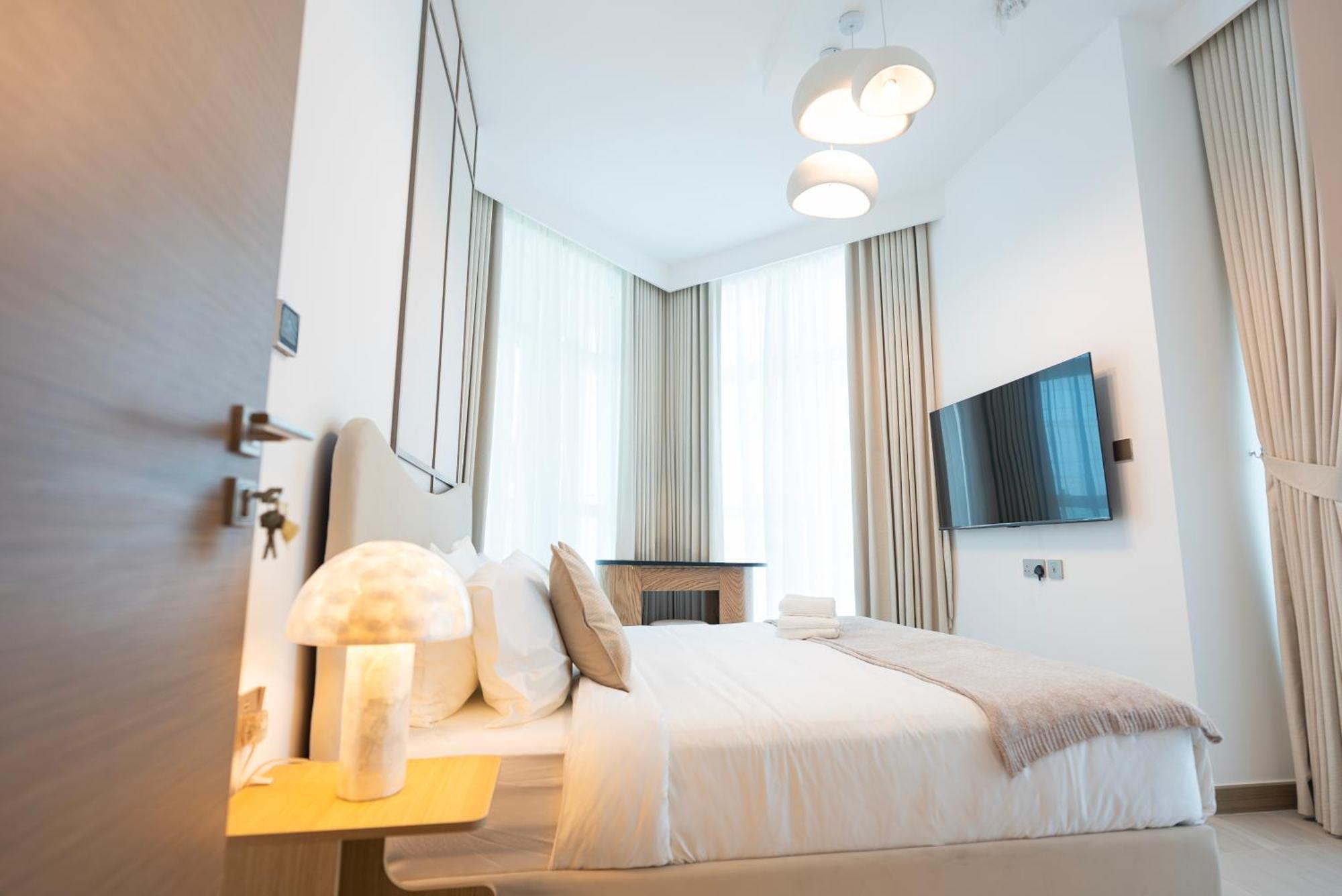 Elegant 2-bedroom Apartment, Branded & Luxury Amenities *